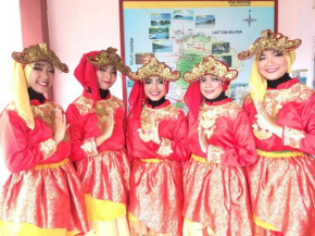 Отель Belitung Backpacker  Tanjung Pandan